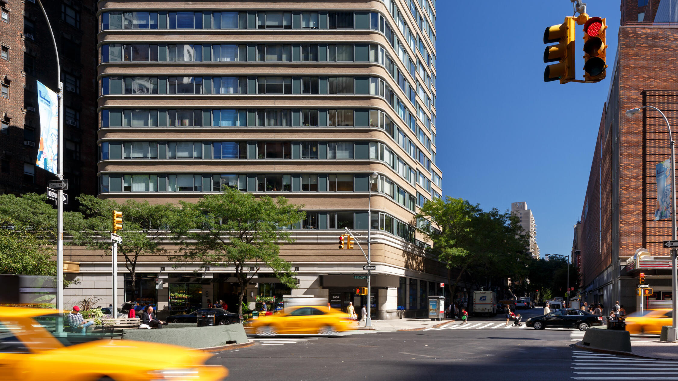 2000 Broadway exterior with taxicabs on street