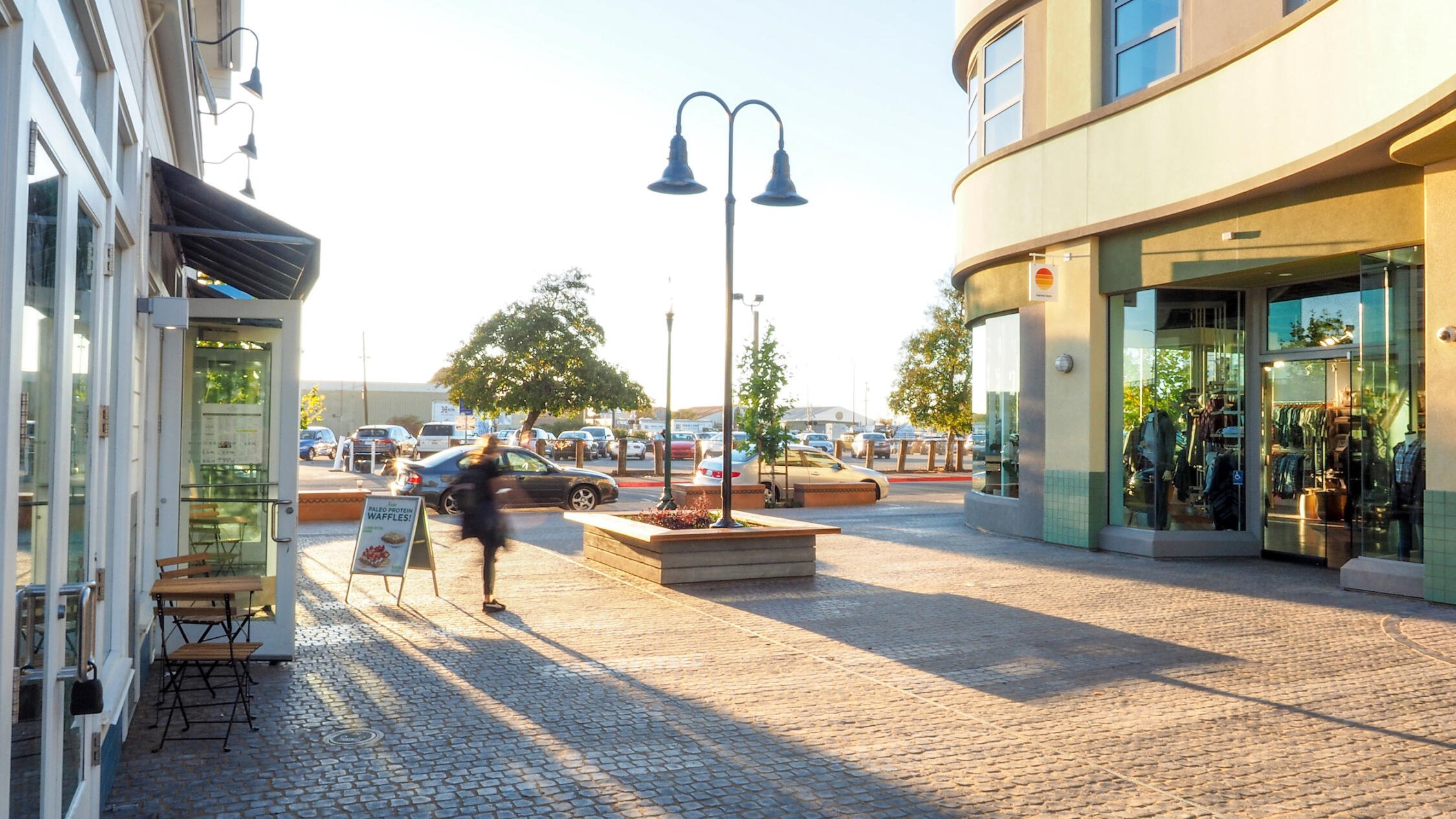 Fourth Street Berkely common area with rows of shops on either side