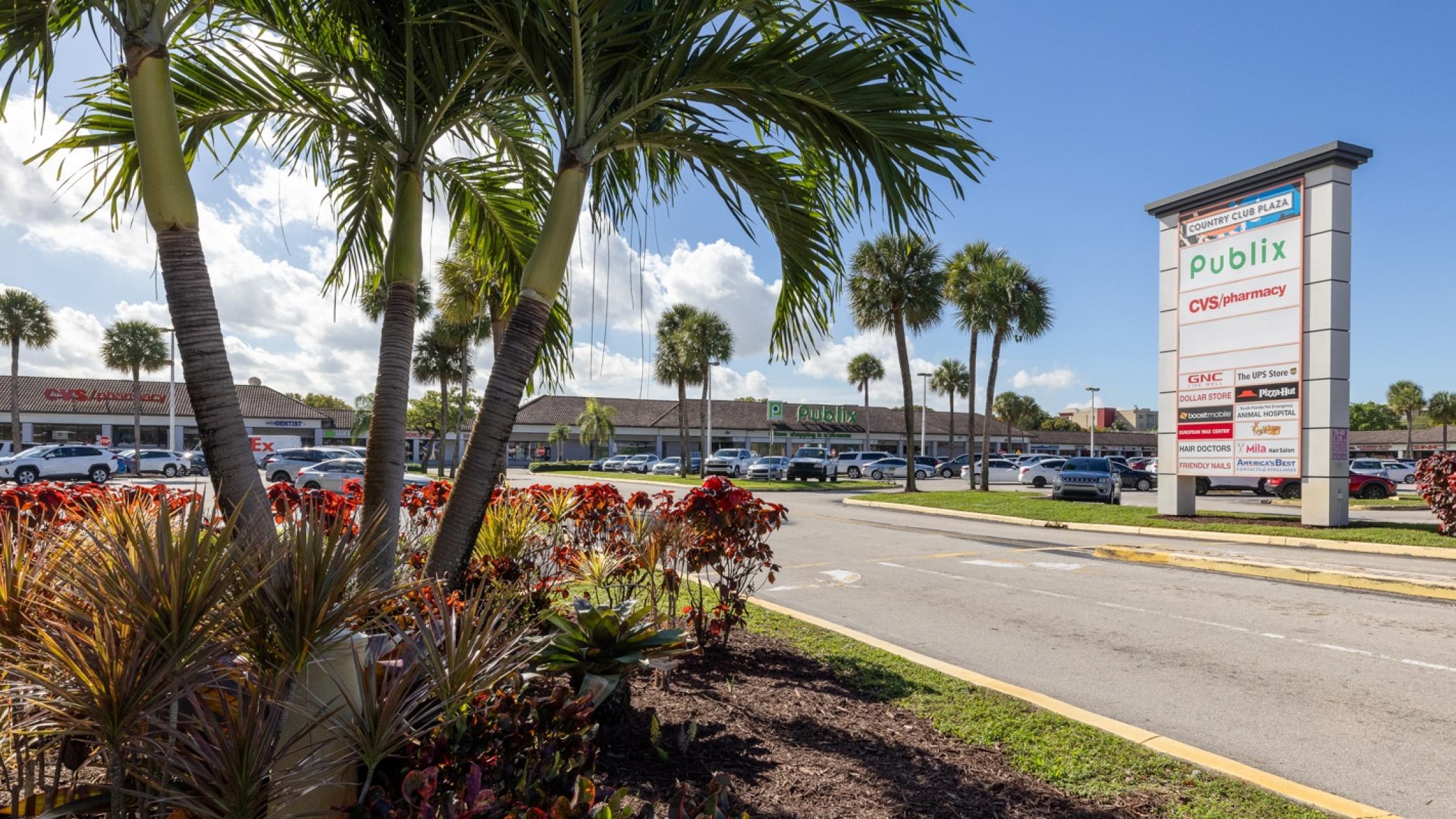 Monument sign at the entrance to Country Club Plaza