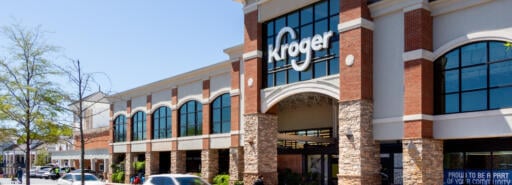 Kroger façade at Fountain Oaks with cars and pedestrians on driveaway in front