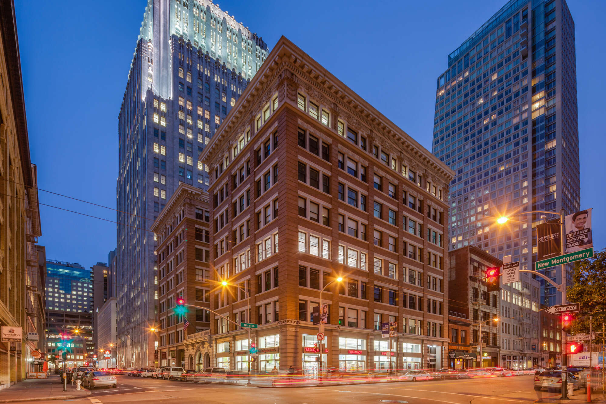 The corner of Rialto on New Montgomery at night