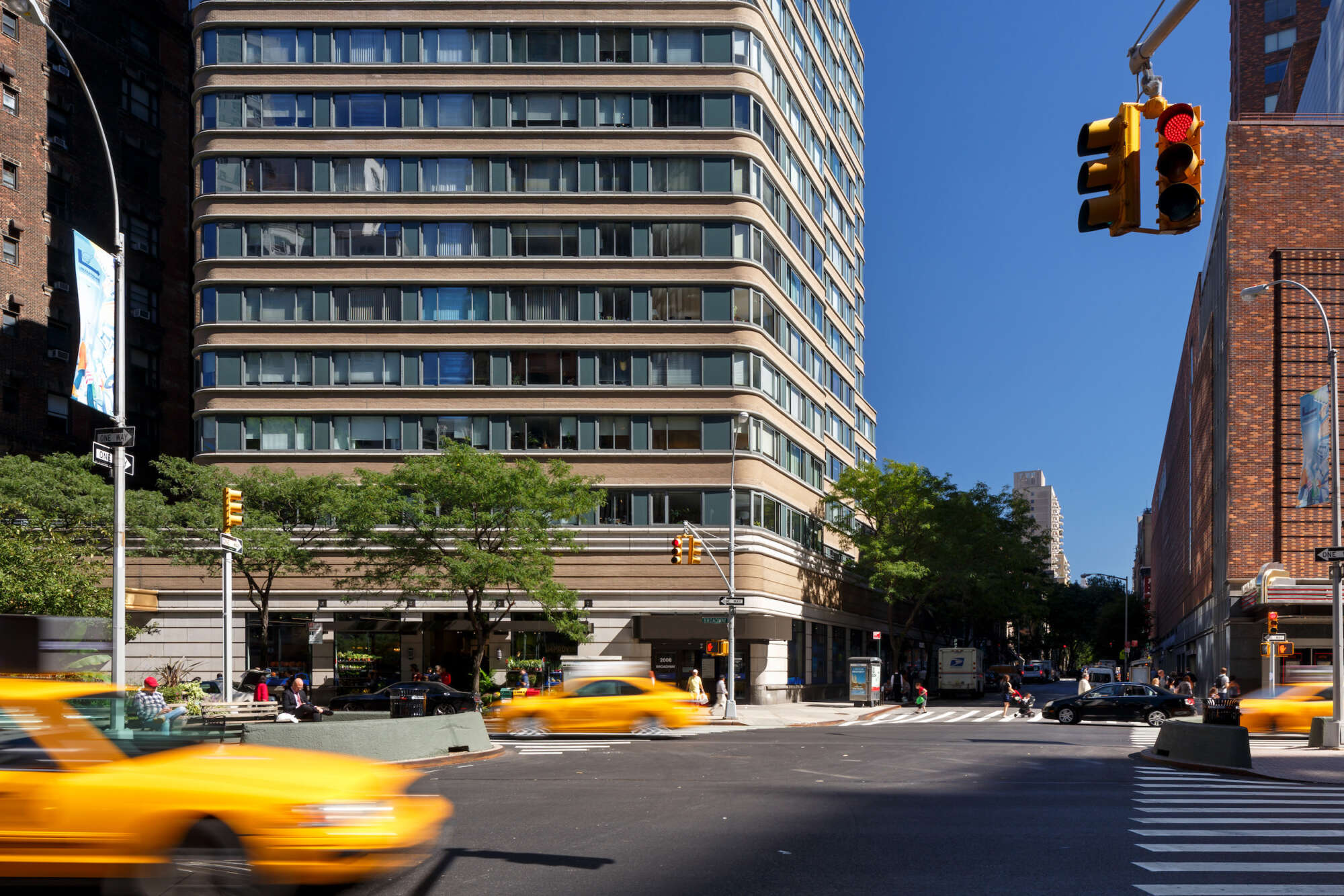 2000 Broadway exterior with taxicabs on street