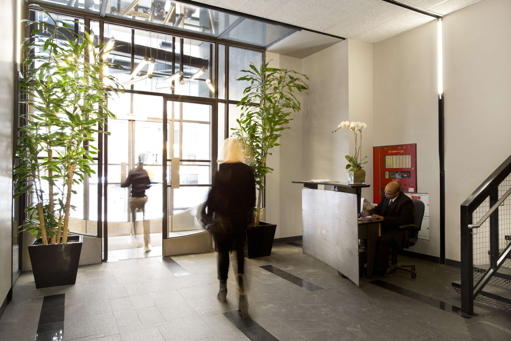325 Hudson lobby with visitors walking through door and concierge at desk