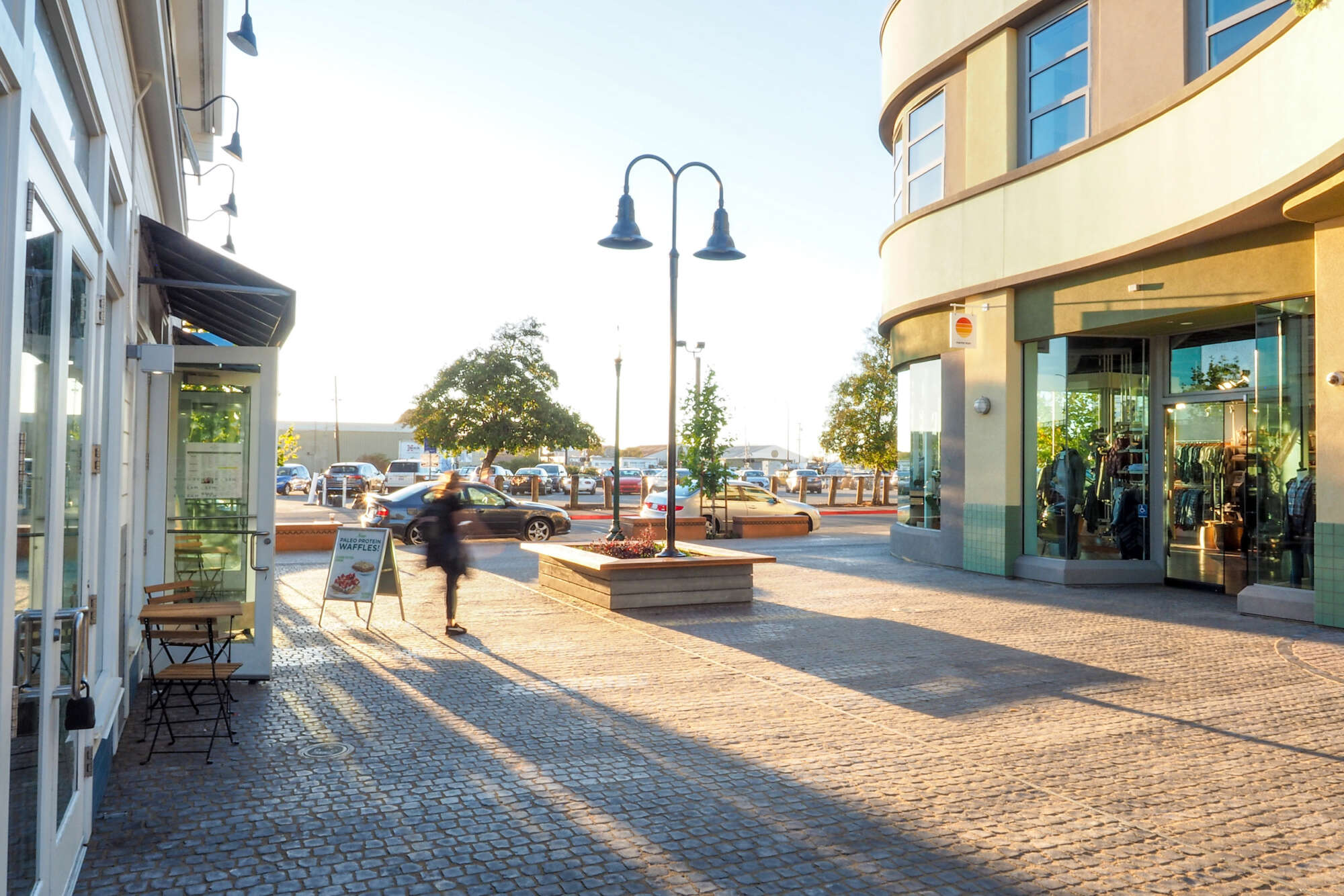 Fourth Street Berkely common area with rows of shops on either side